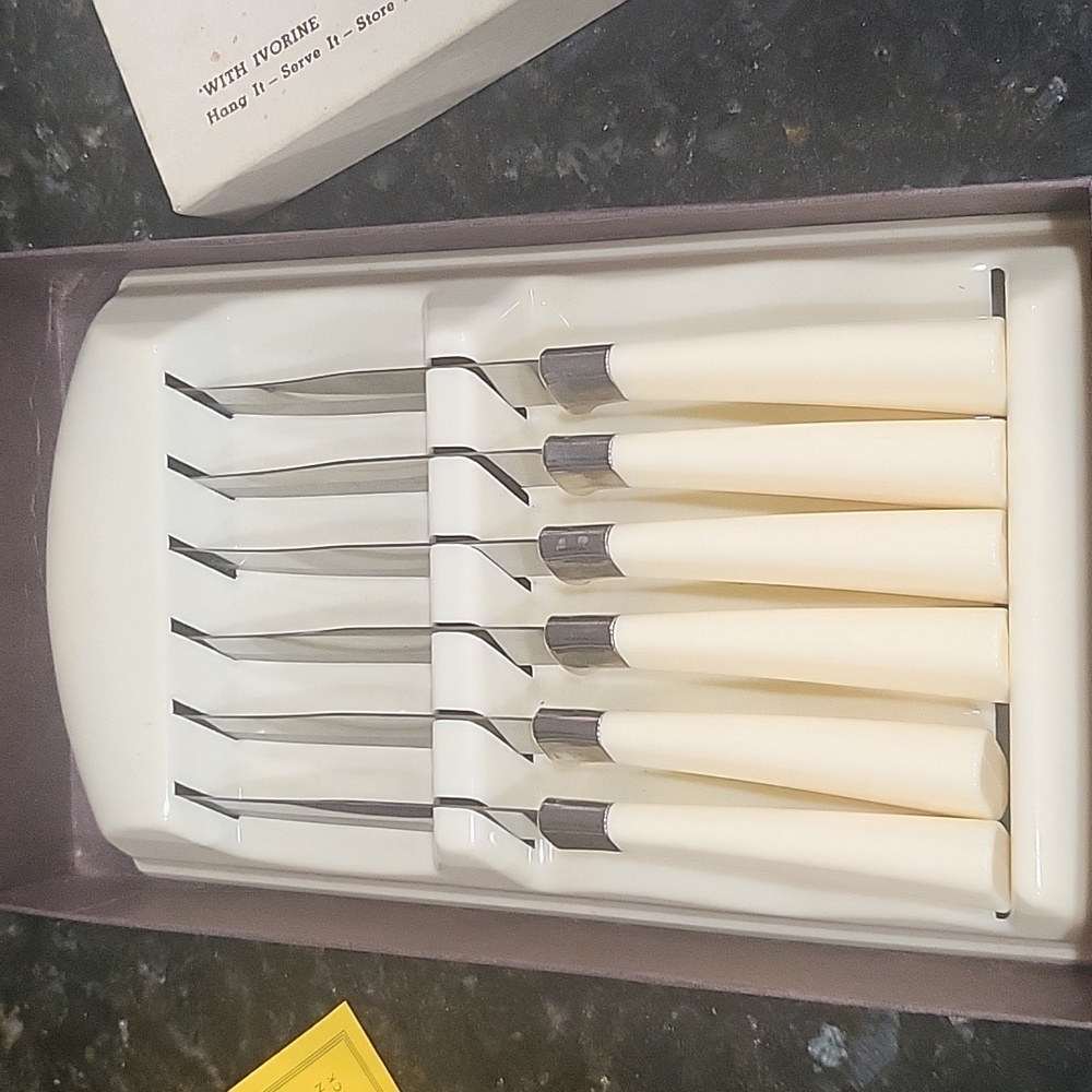 REGENT SHEFFIELD 6 STEAK KNIFE SET LUSTREX HANDLES IVORINE STORAGE HANGING TRAY